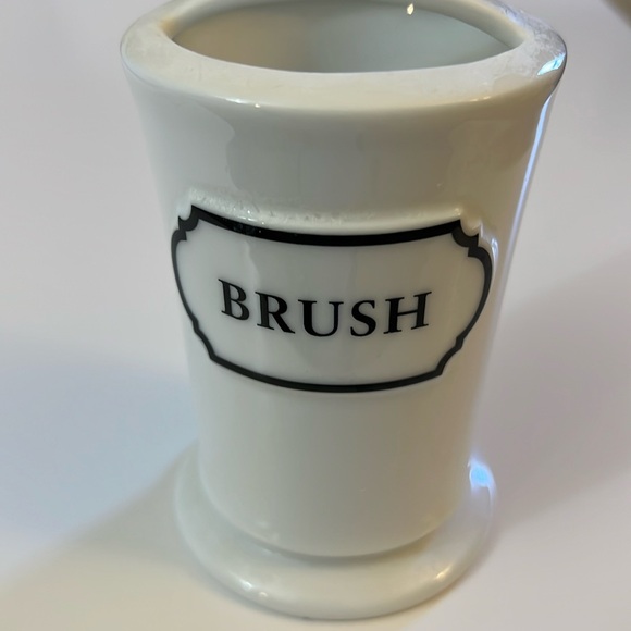 White Toothbrush Holder - Picture 1 of 3